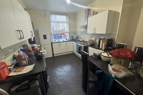 2 bedroom end of terrace house to rent, Prince Street, Rochdale OL16