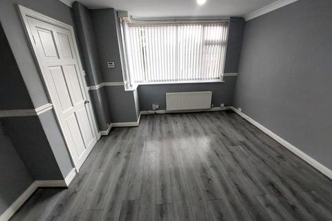 3 bedroom terraced house to rent, Fotherby Drive, Blackley, Manchester