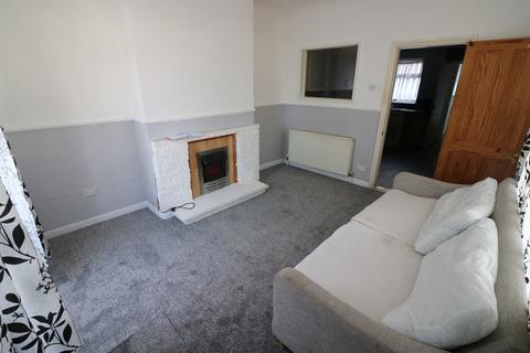 2 bedroom end of terrace house to rent, Carrington Street, Hull