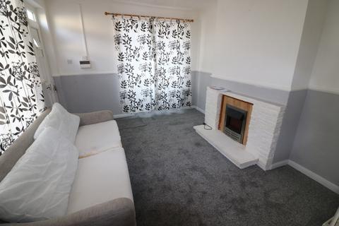 2 bedroom end of terrace house to rent, Carrington Street, Hull