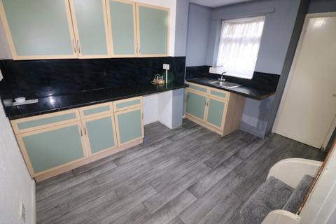2 bedroom end of terrace house to rent, Carrington Street, Hull