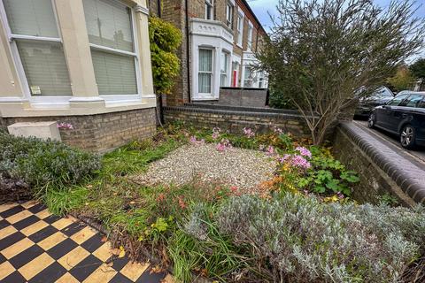 4 bedroom semi-detached house to rent, Oxford Road, Cambridge CB4