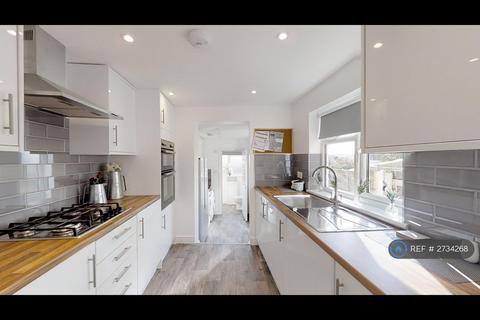 1 bedroom in a house share to rent, Weston Road, Rochester, ME2