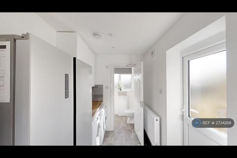1 bedroom in a house share to rent, Weston Road, Rochester, ME2
