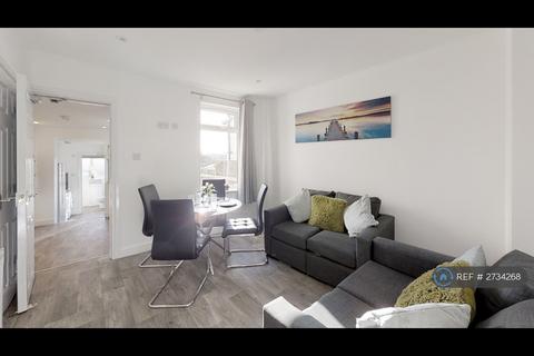 1 bedroom in a house share to rent, Weston Road, Rochester, ME2
