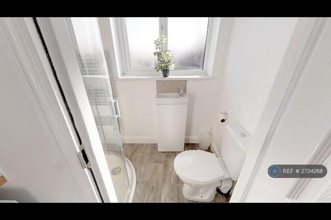 1 bedroom in a house share to rent, Weston Road, Rochester, ME2
