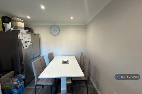 4 bedroom semi-detached house to rent, Edmundsbury Road, Newport, NP10