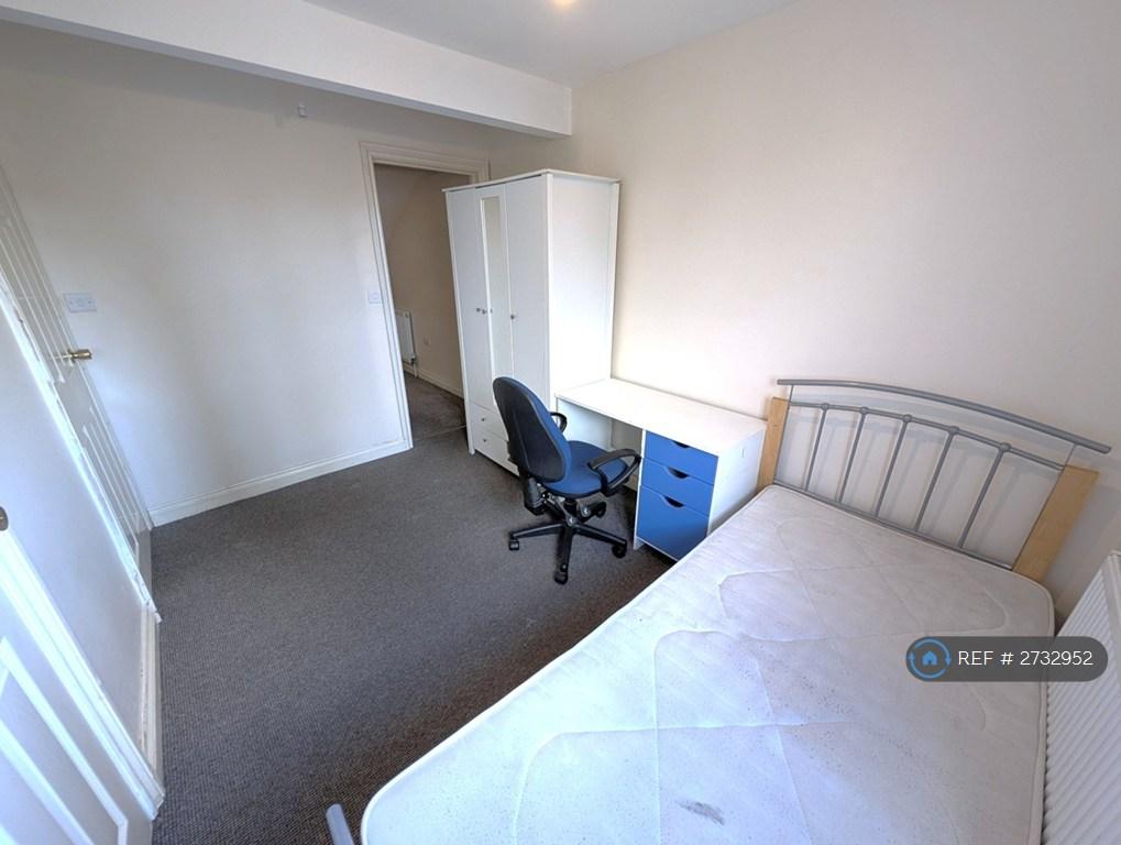 2nd Floor Ensuite Bedroom