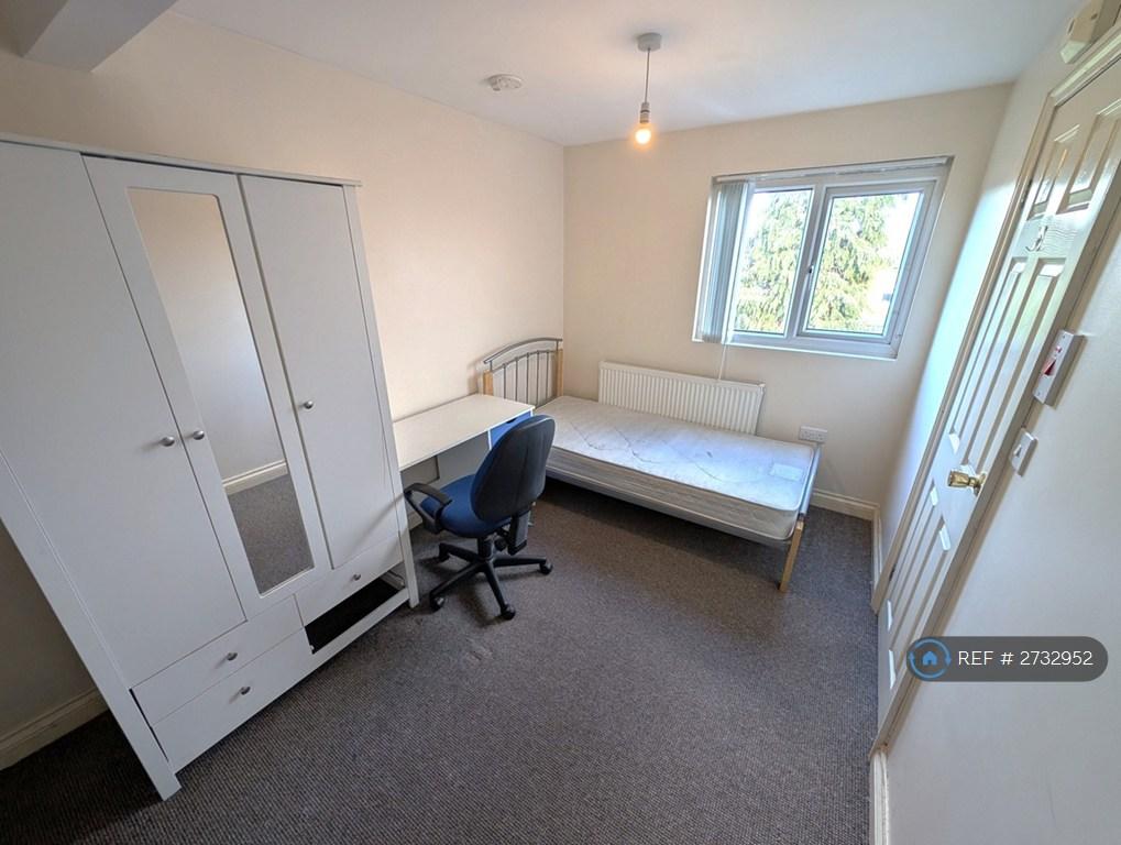2nd Floor Ensuite Bedroom