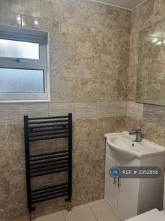 2 bedroom end of terrace house to rent, Ferndale Road, Luton, LU1