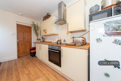 2 bedroom end of terrace house to rent, Ferndale Road, Luton, LU1