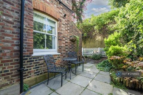 3 bedroom flat to rent, Flanders Road, London, W4