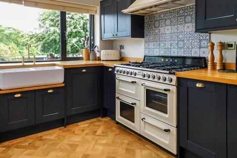 4 bedroom detached house to rent, Birkenshaw Lane, Birkenshaw