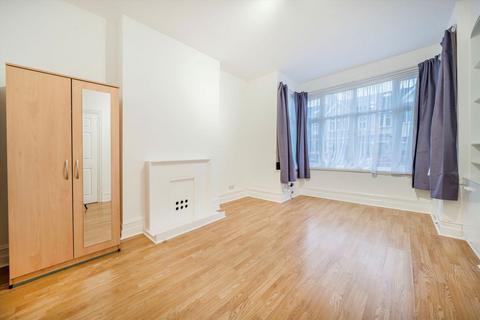 3 bedroom flat to rent, Dudley Gardens, London W13