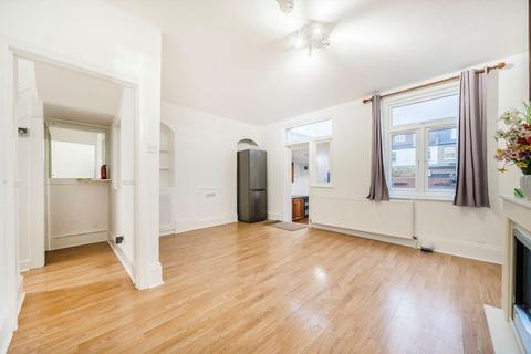 3 bedroom flat to rent, Dudley Gardens, London W13