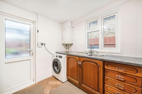 3 bedroom flat to rent, Dudley Gardens, London W13