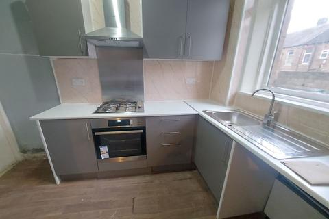2 bedroom terraced house to rent, Acton Street, Bradford, BD3