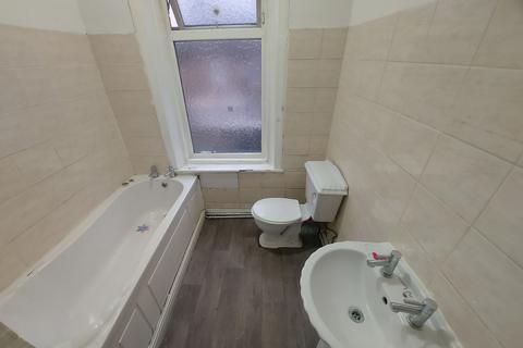 2 bedroom terraced house to rent, Acton Street, Bradford, BD3