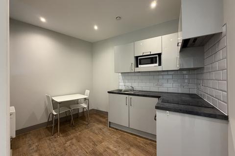 Studio to rent, Week Street