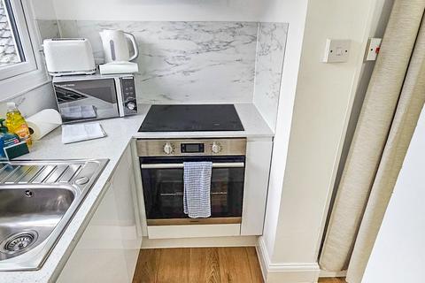 2 bedroom flat for sale, Custom House, London, E16