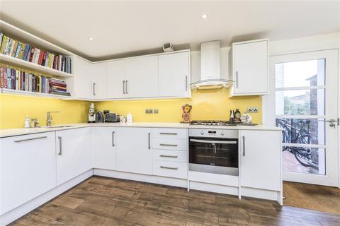 3 bedroom maisonette to rent, Laitwood Road, London, SW12