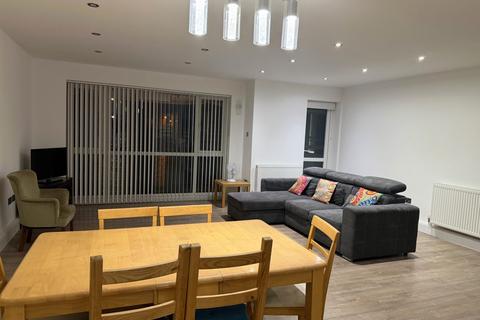 3 bedroom flat to rent, White house drive, HA74NQ