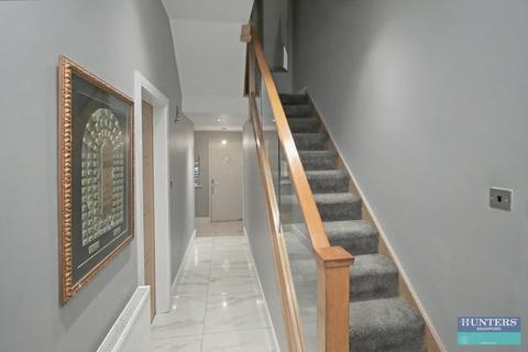 5 bedroom end of terrace house for sale, Leeds Old Road Bradford, West Yorkshire, BD3 8JS
