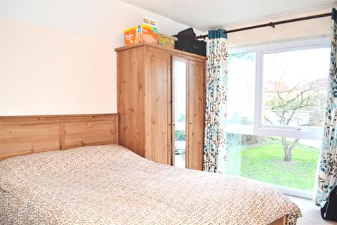 2 bedroom apartment to rent, Princes Road, Romford RM1