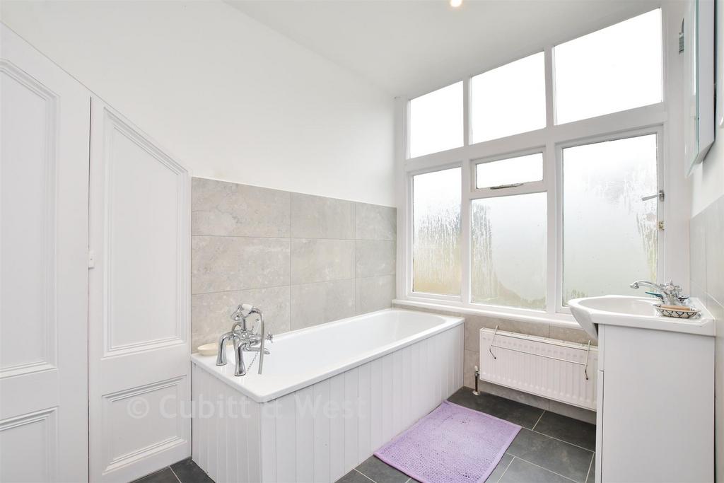 En-Suite Bathroom