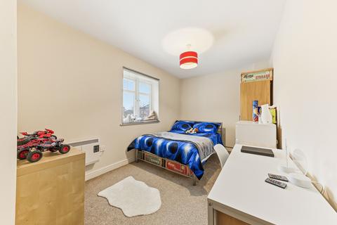 2 bedroom flat for sale, Brackenhurst Drive, Moortown, Leeds