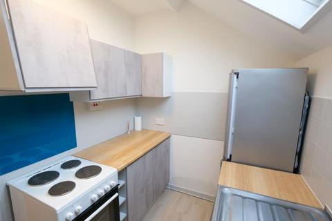 2 bedroom flat to rent, Durham Avenue, Lancaster, LA1 4EE