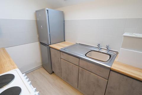 2 bedroom flat to rent, Durham Avenue, Lancaster, LA1 4EE