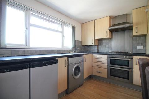 Studio to rent, Kingsbridge Crescent, Southall