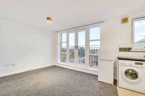 1 bedroom flat to rent, London Road, Mitcham CR4
