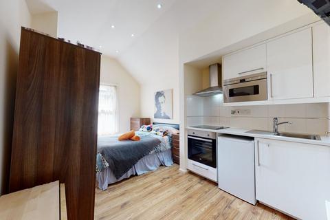 Studio to rent, Ash Grove