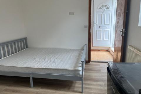 1 bedroom flat to rent, Staines Road, Hounslow TW3