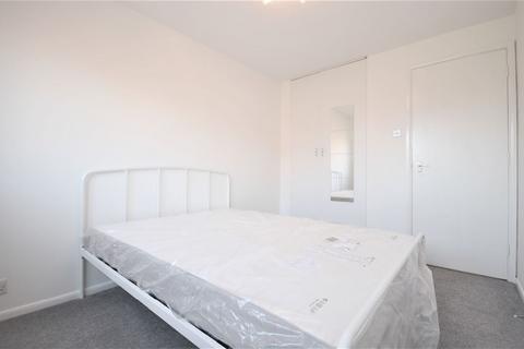 2 bedroom flat to rent, Cotton Avenue, North Acton