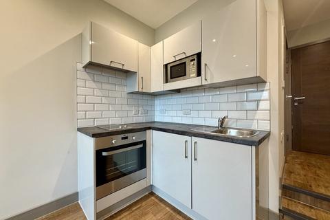 Studio to rent, Week Street