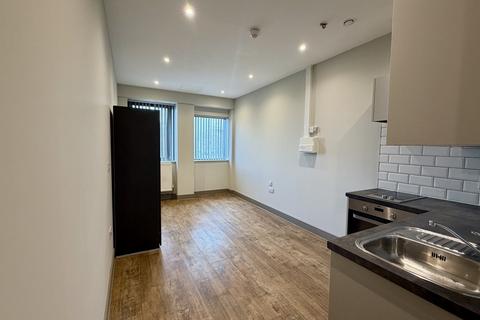 Studio to rent, Week Street