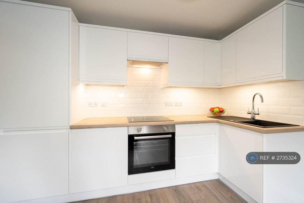 High-Gloss White Handleless New Kitchen
