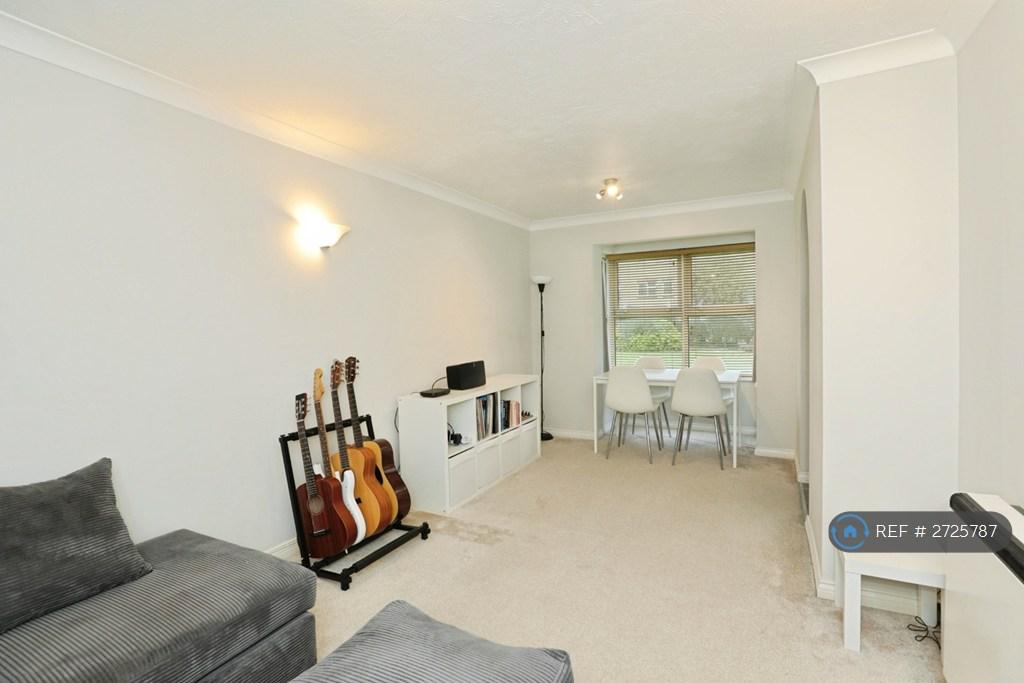 Lounge/Dining