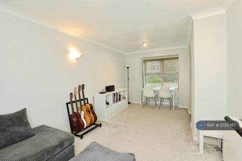 2 bedroom flat to rent, Monmouth Close, London, W4