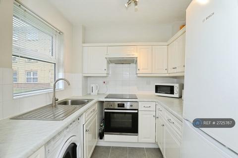 2 bedroom flat to rent, Monmouth Close, London, W4