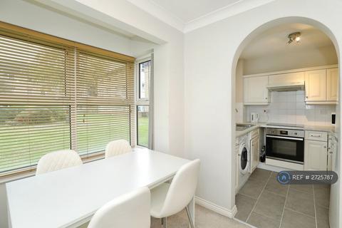 2 bedroom flat to rent, Monmouth Close, London, W4