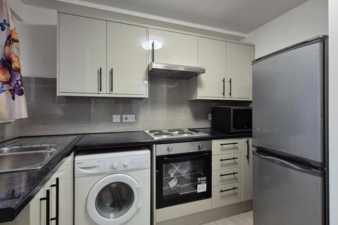 1 bedroom flat to rent, Brookwood Road