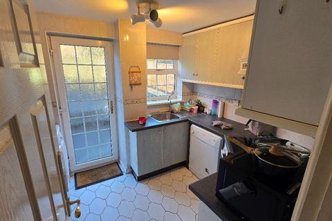 3 bedroom end of terrace house to rent, Northampton NN3