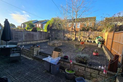 3 bedroom end of terrace house to rent, Northampton NN3