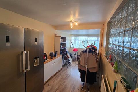 3 bedroom end of terrace house to rent, Northampton NN3