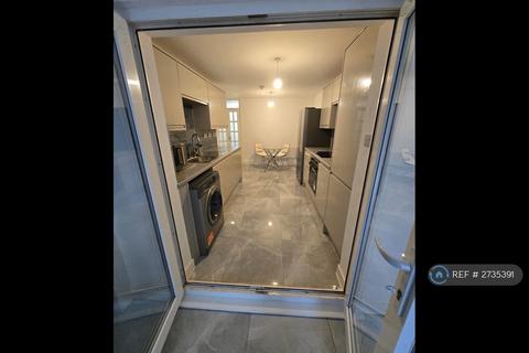 undefined, Cole Close, London, SE28