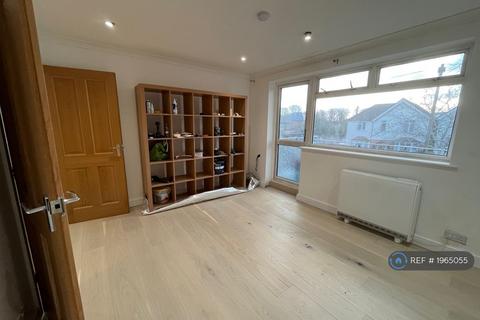 2 bedroom flat to rent, Crockford Park Road, Addlestone, KT15